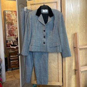 Vintage Danielle Martin two piece 100% pure new wool pant suit size 12